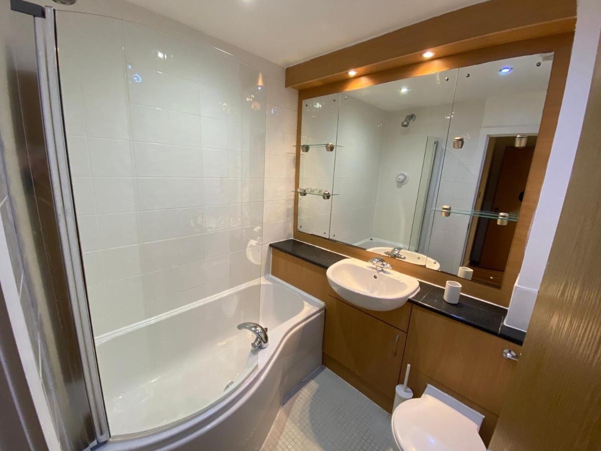 Large 5-Bed City Centre Townhouse With Secure Parking Mánchester Exterior foto