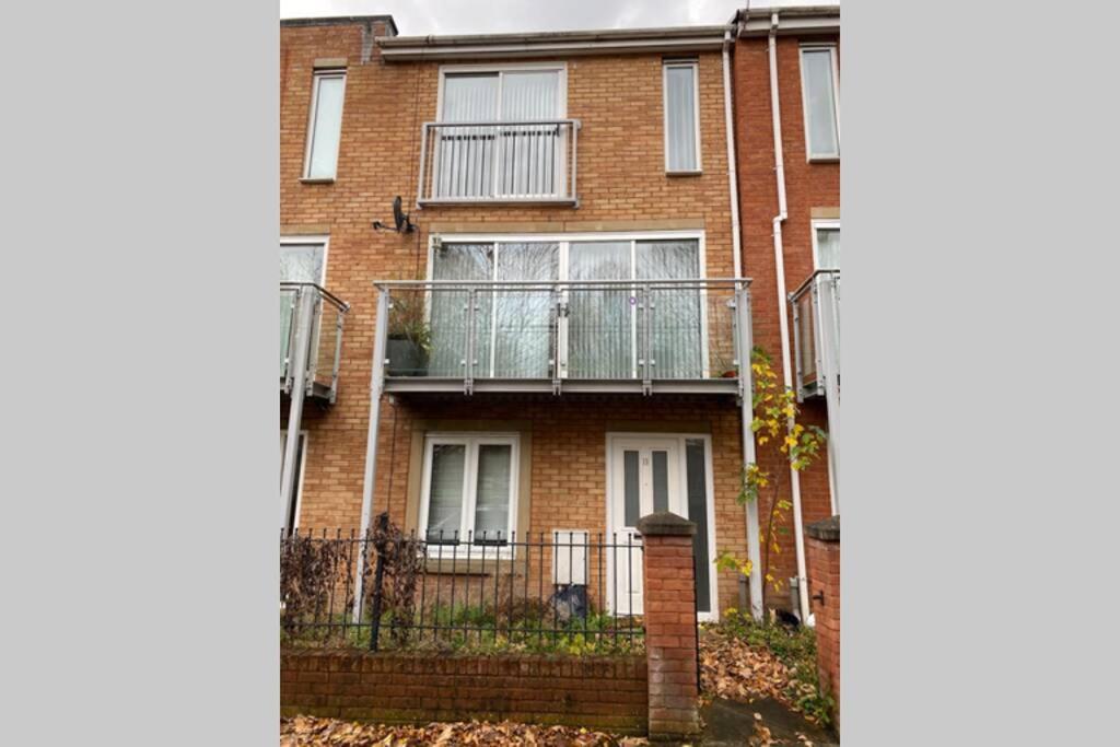 Large 5-Bed City Centre Townhouse With Secure Parking Mánchester Exterior foto